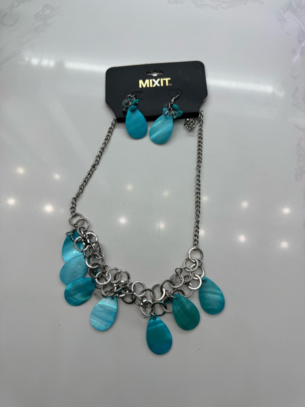 Blue Shell Statement Necklace Set! - Picture 3 of 3